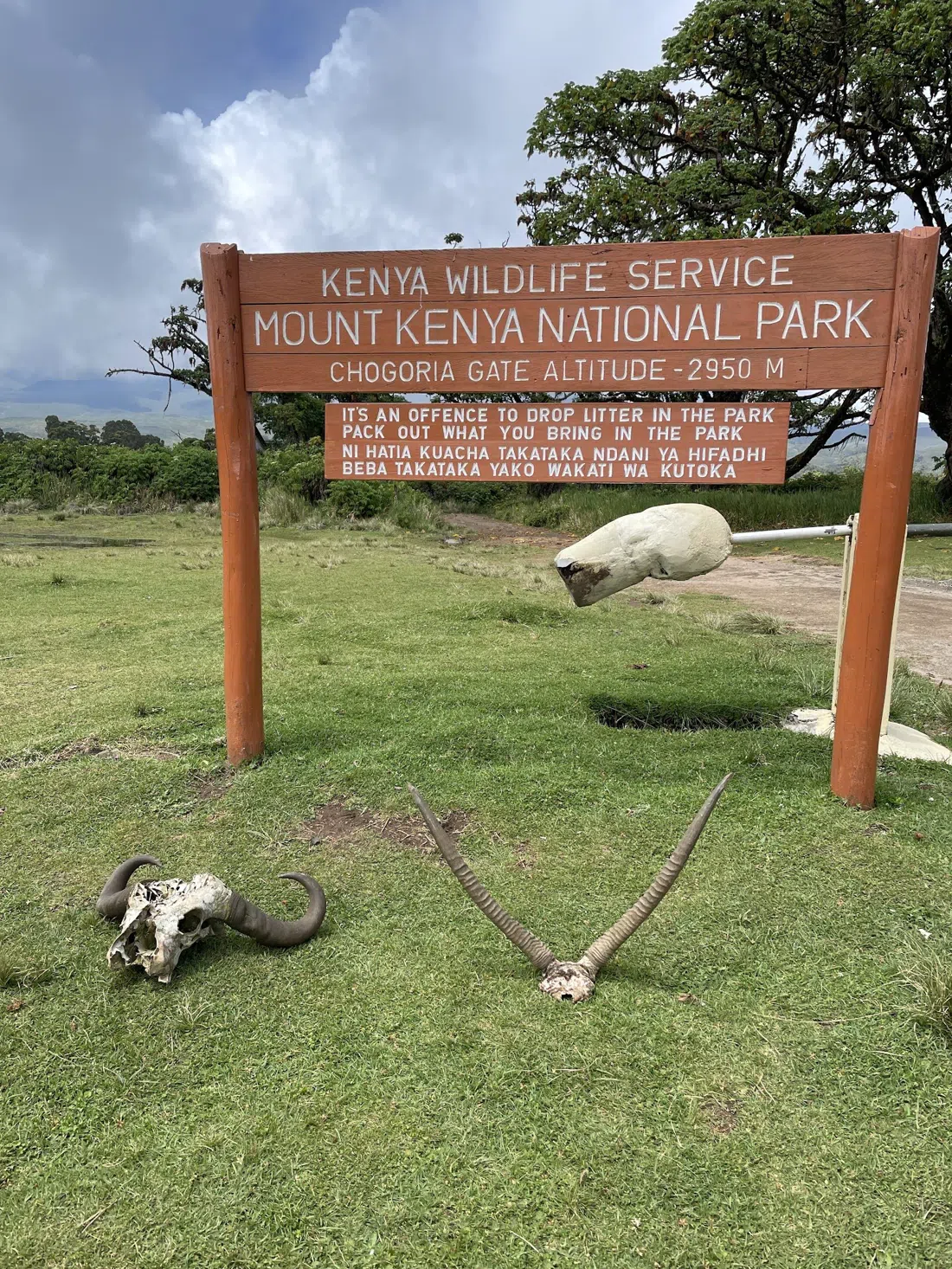 Meru Mount Kenya Bandas (Porta di Chogoria, 3.000 m), Nairobi